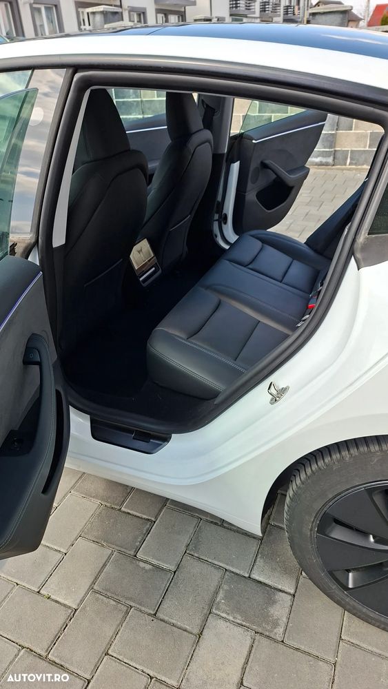 Tesla Model 3 - 9