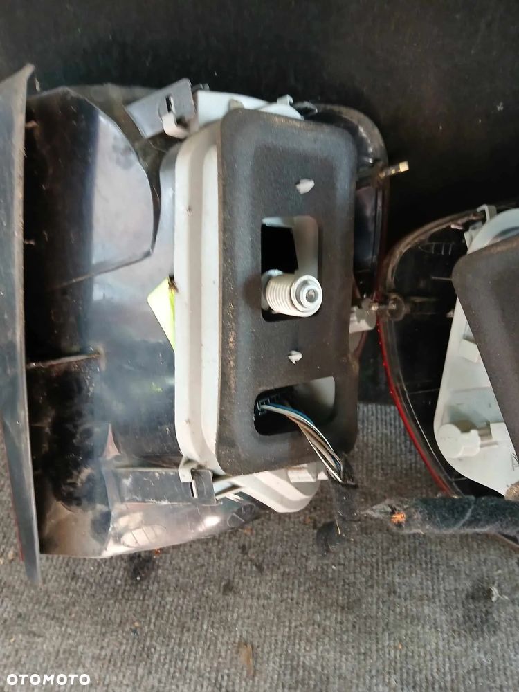 Volkswagen Fox Lampa tylna lewa, prawa - 8