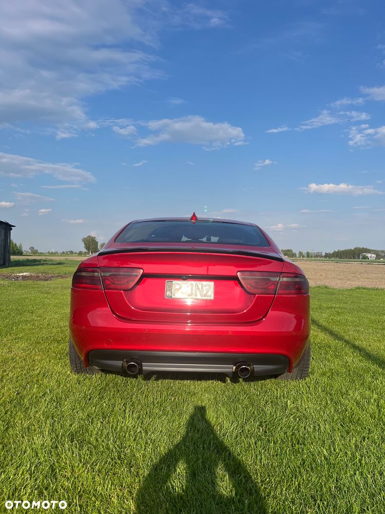 Jaguar XE - 4