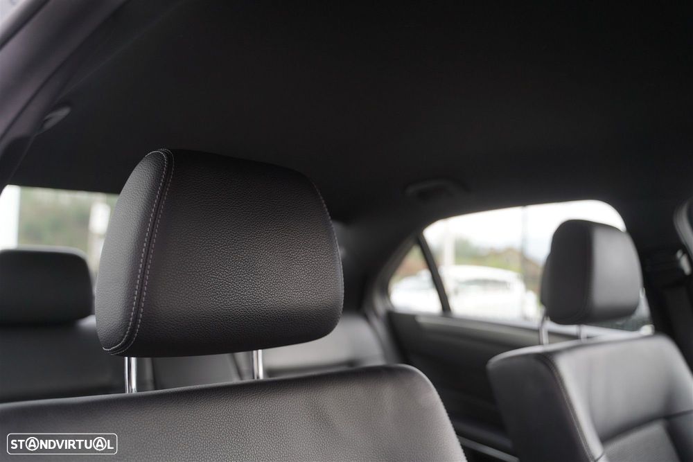 Mercedes-Benz E 300 Bluetec Hybrid Avantgarde - 30