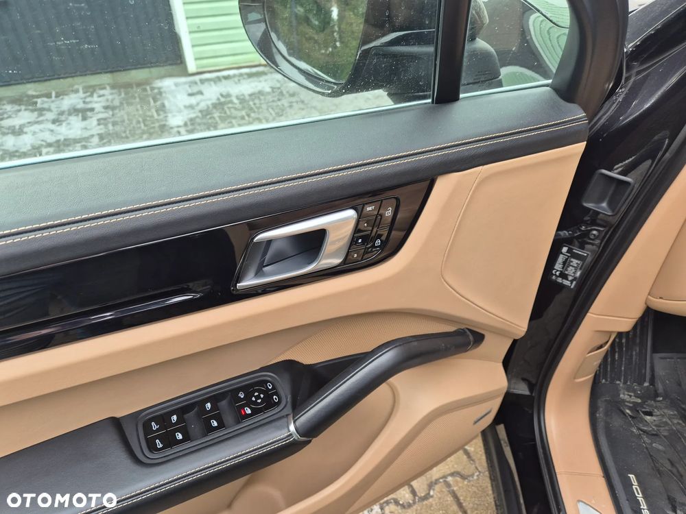 Porsche Cayenne Platinum Edition - 17