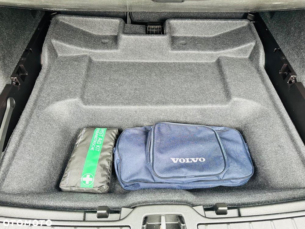 Volvo XC 40 D4 AWD - 17