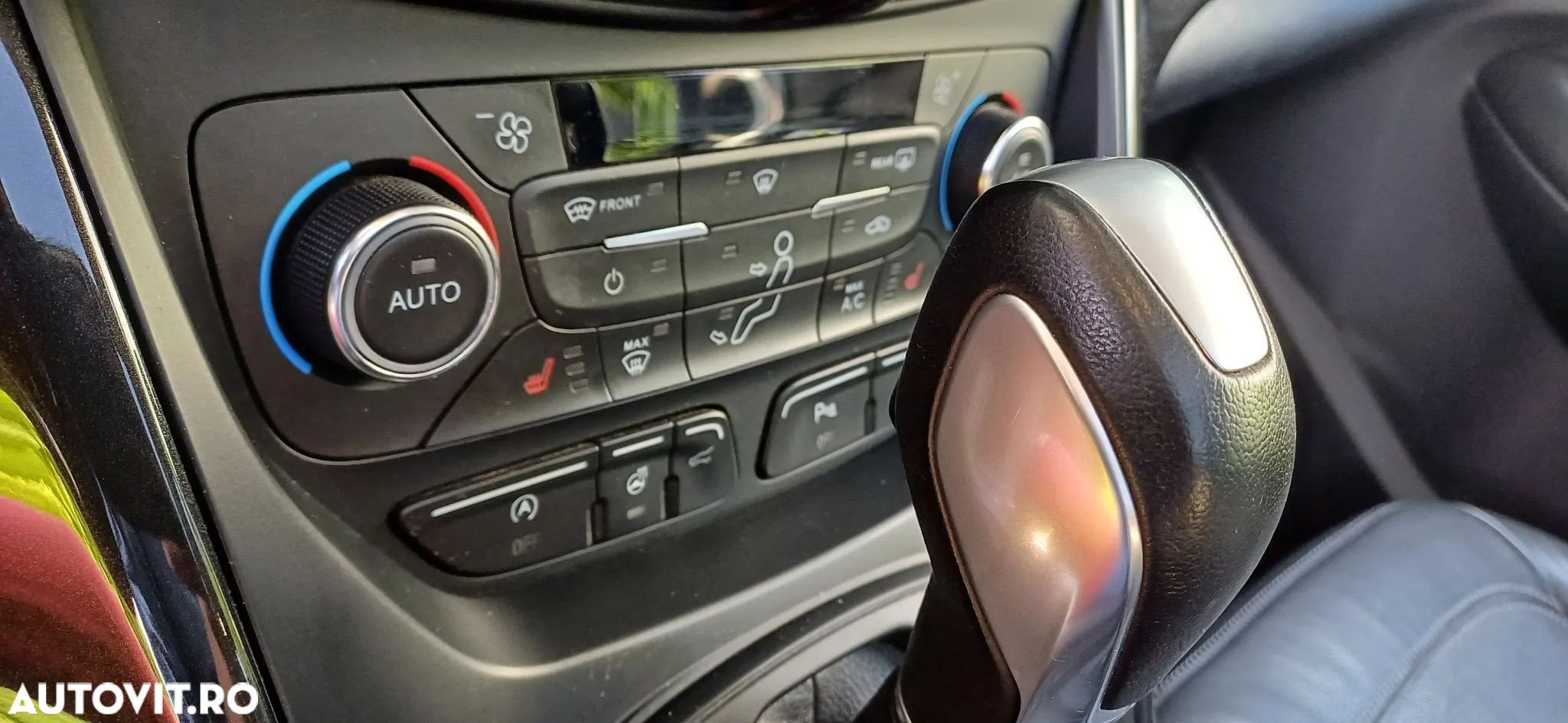 Ford Kuga 2.0 TDCi 4WD Powershift Titanium - 1