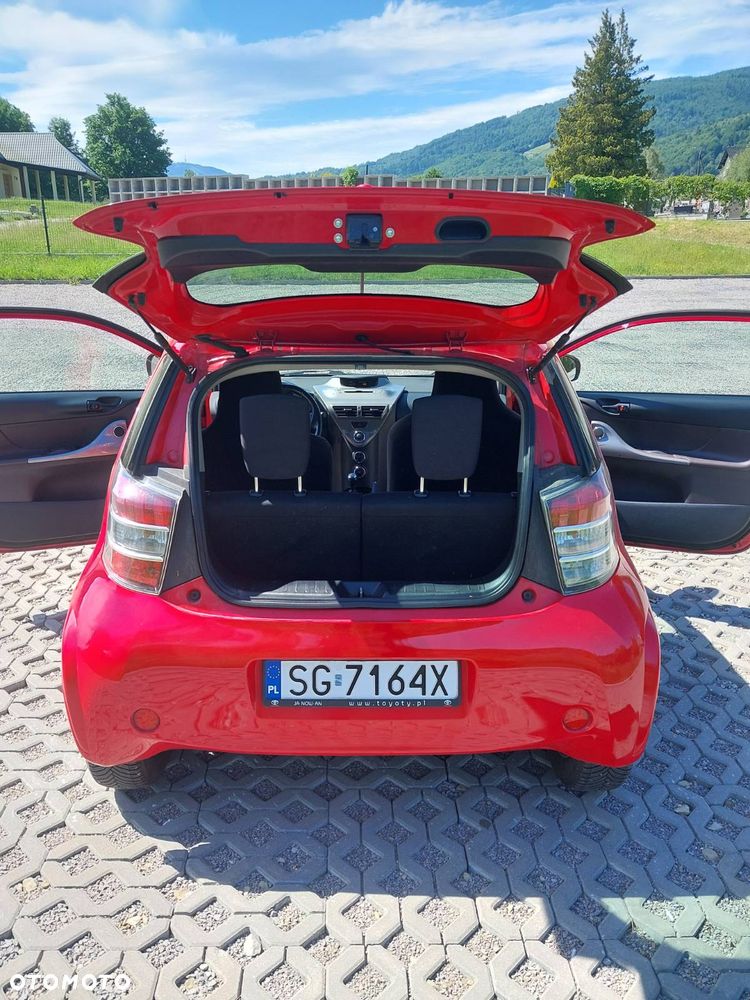 Toyota iQ - 7