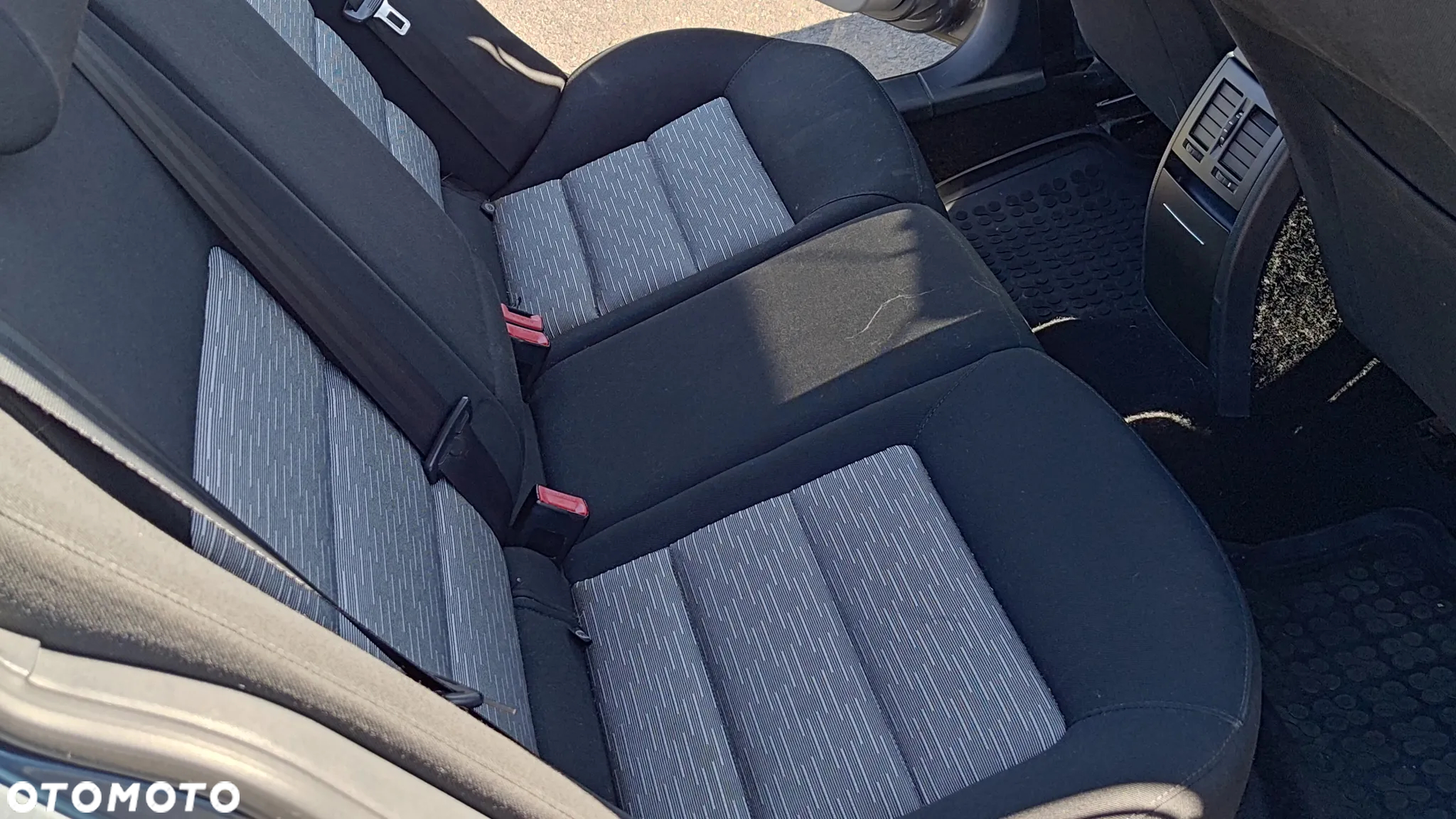 Skoda Octavia 1.6 Ambiente - 12