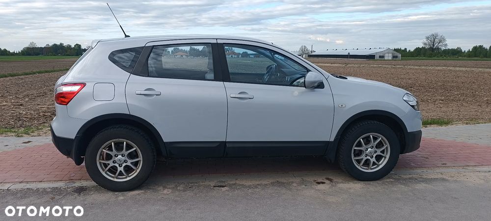 Nissan Qashqai 1.6 visia - 13