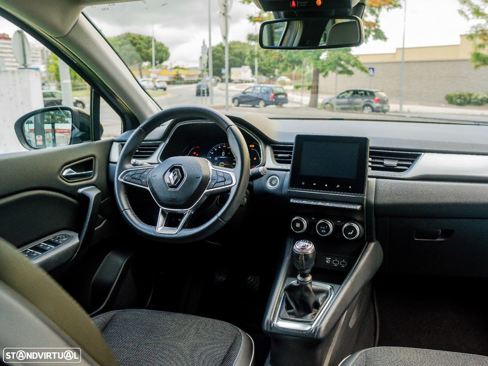 Renault Captur - 19