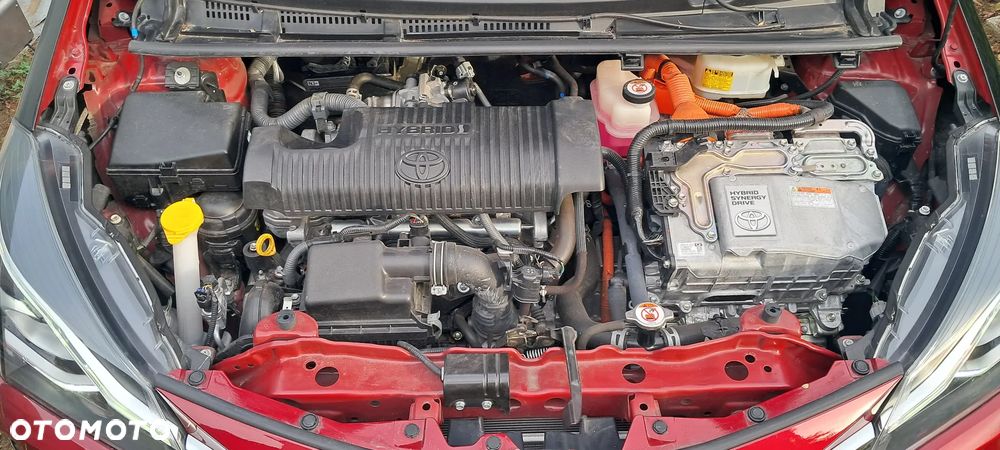 Toyota Yaris Hybrid 100 Selection Platinum - 26