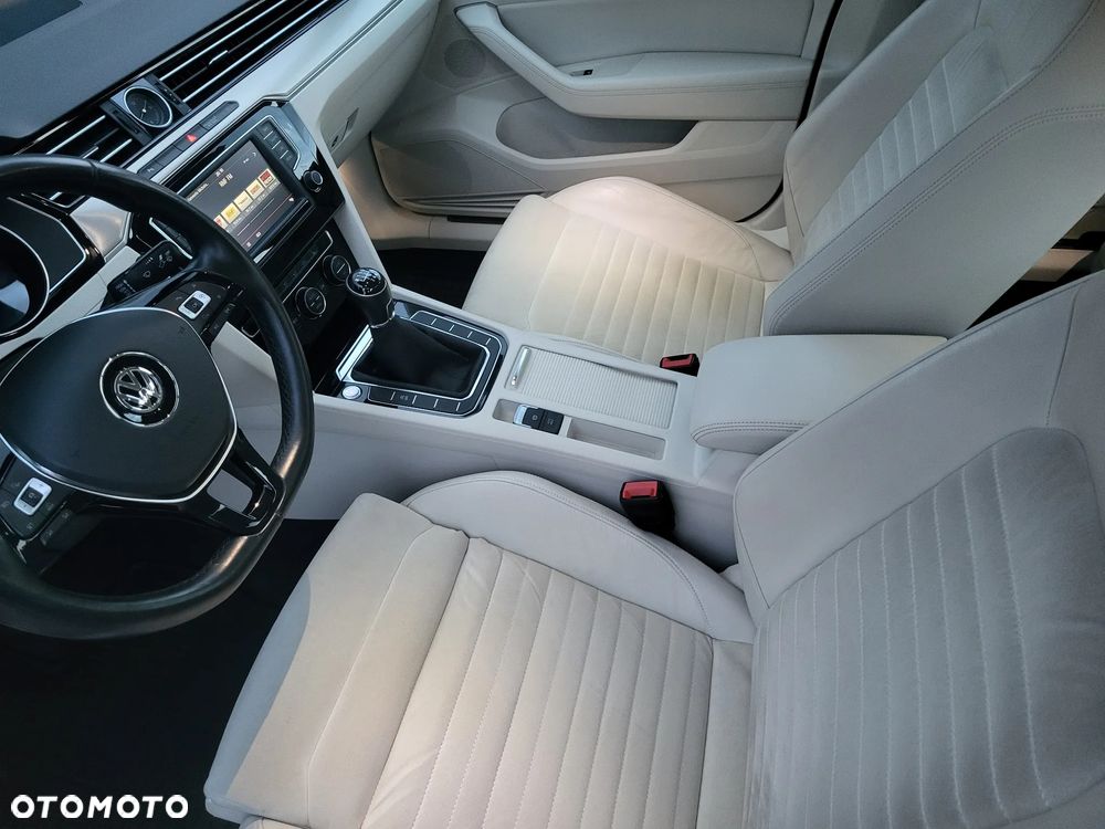 Volkswagen Passat 2.0 TDI BMT Highline - 13