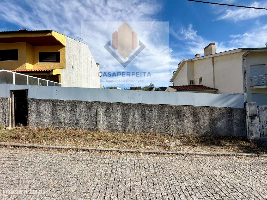 Terreno Para Construção de Moradia de 3 Frentes com Jardim - Rechou... - Grande imagem: 2/10
