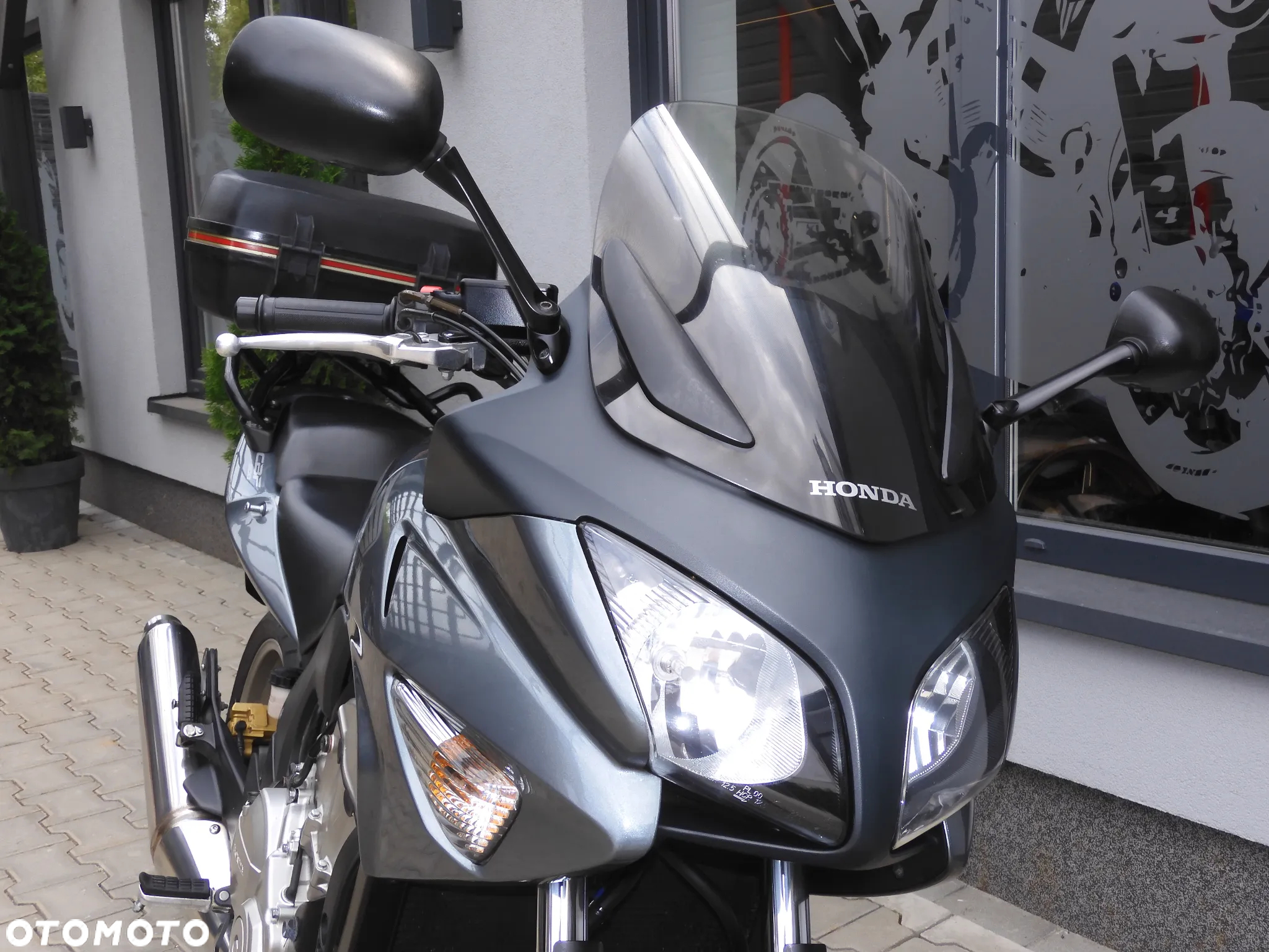 Honda CBF - 16