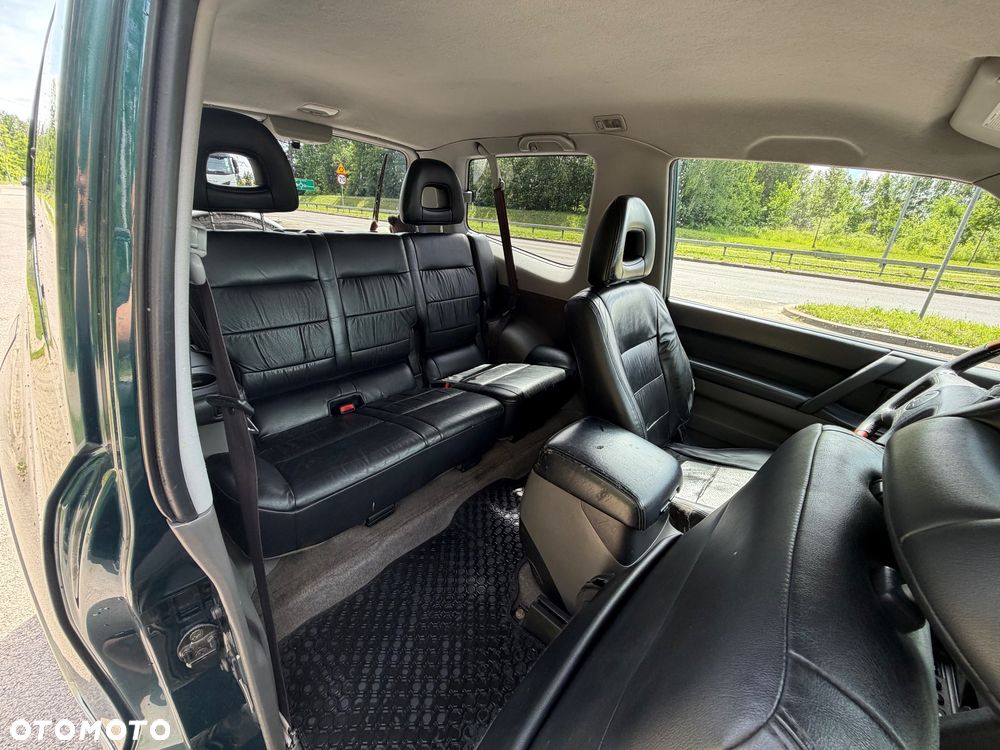Mitsubishi Pajero - 10