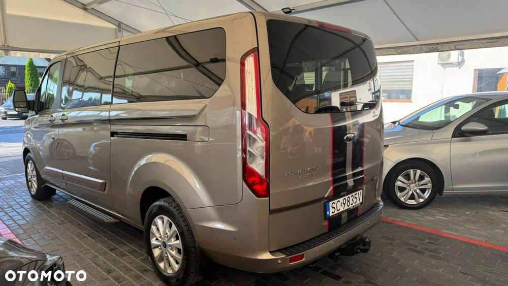 Ford Tourneo Custom - 26