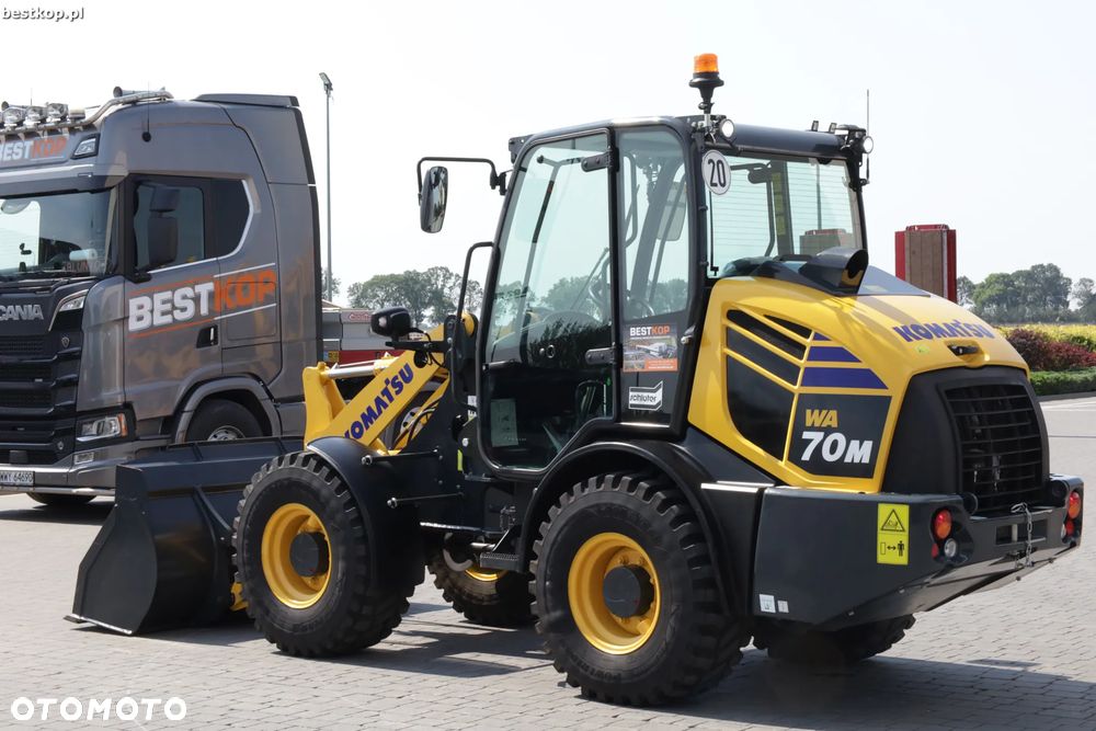 Komatsu WA70M-8 - 11