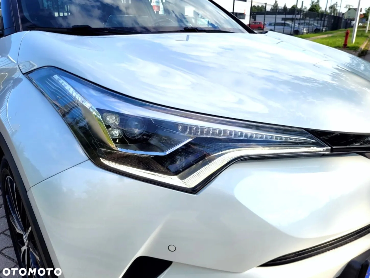 Toyota C-HR 1.8 Hybrid Premium - 18