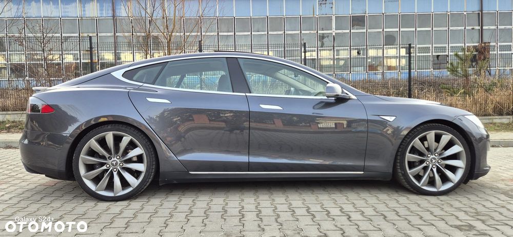 Tesla Model S - 7