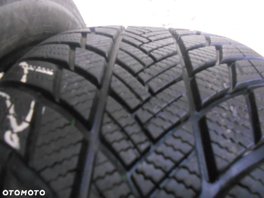 OPONY 215/55R18 BRIDGESTONE BLIZZAK LM001 SEAL DOT 2323  7.8MM - 4