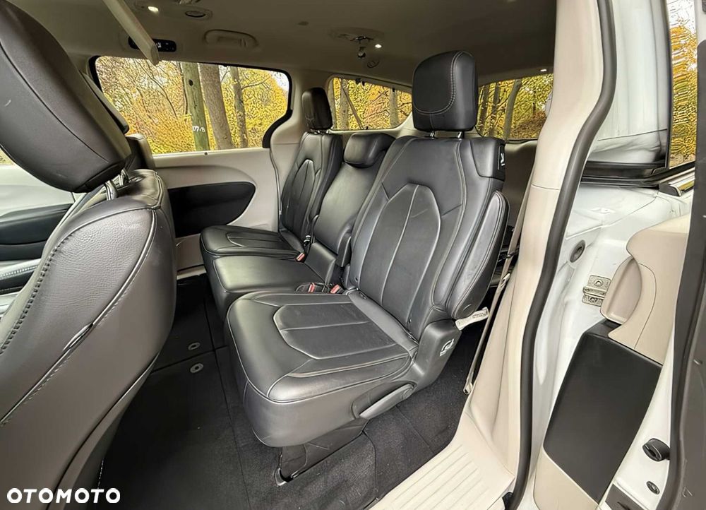 Chrysler Pacifica - 13