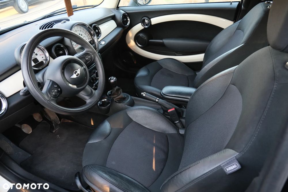 MINI Cooper Standard - 25
