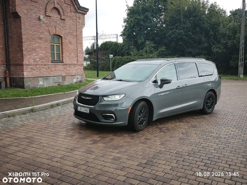 Chrysler Pacifica - 1