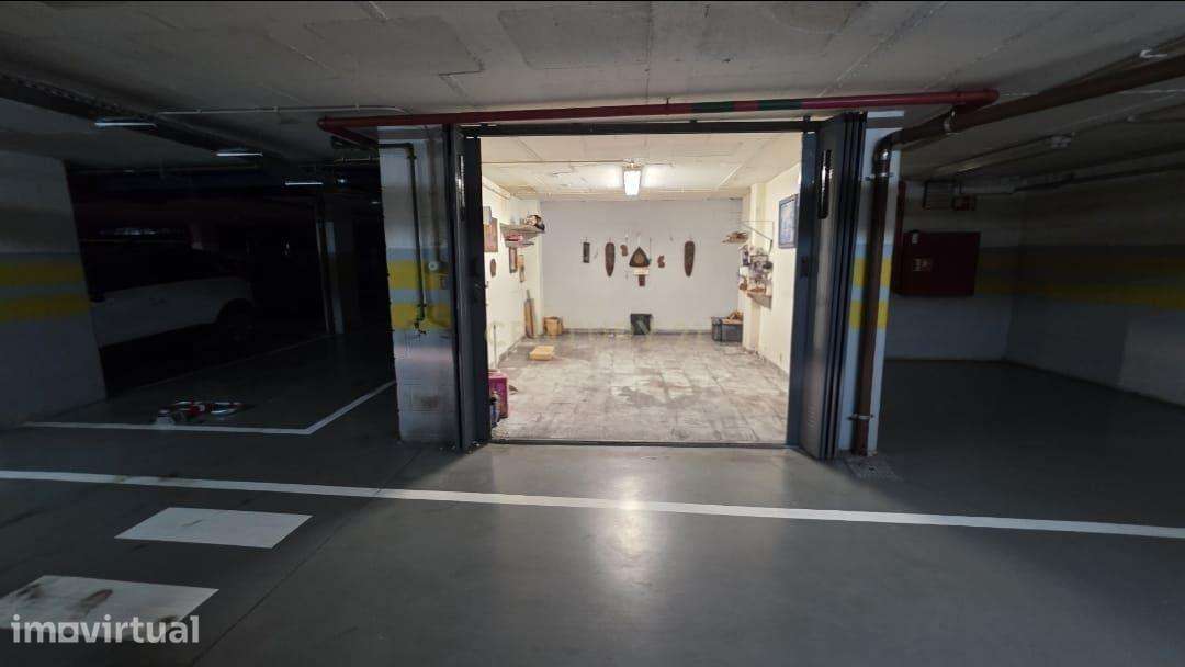 Garagem Box no Pragal do lado oposta á PSP em Almada - Grande imagem: 4/7