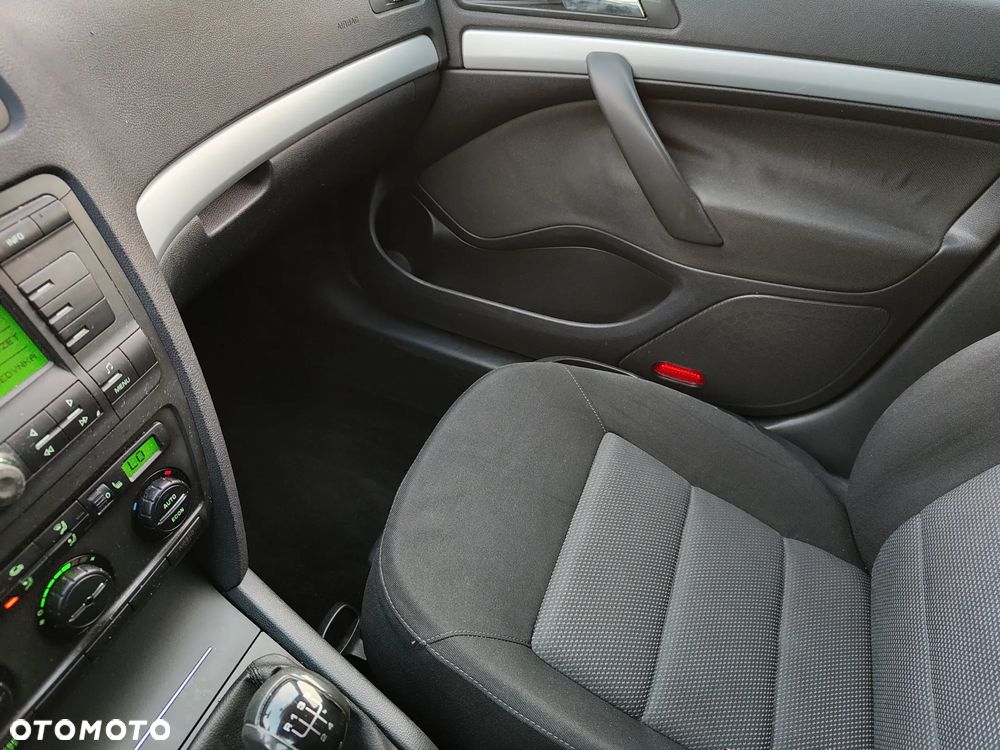 Skoda Octavia 1.6 Elegance - 15