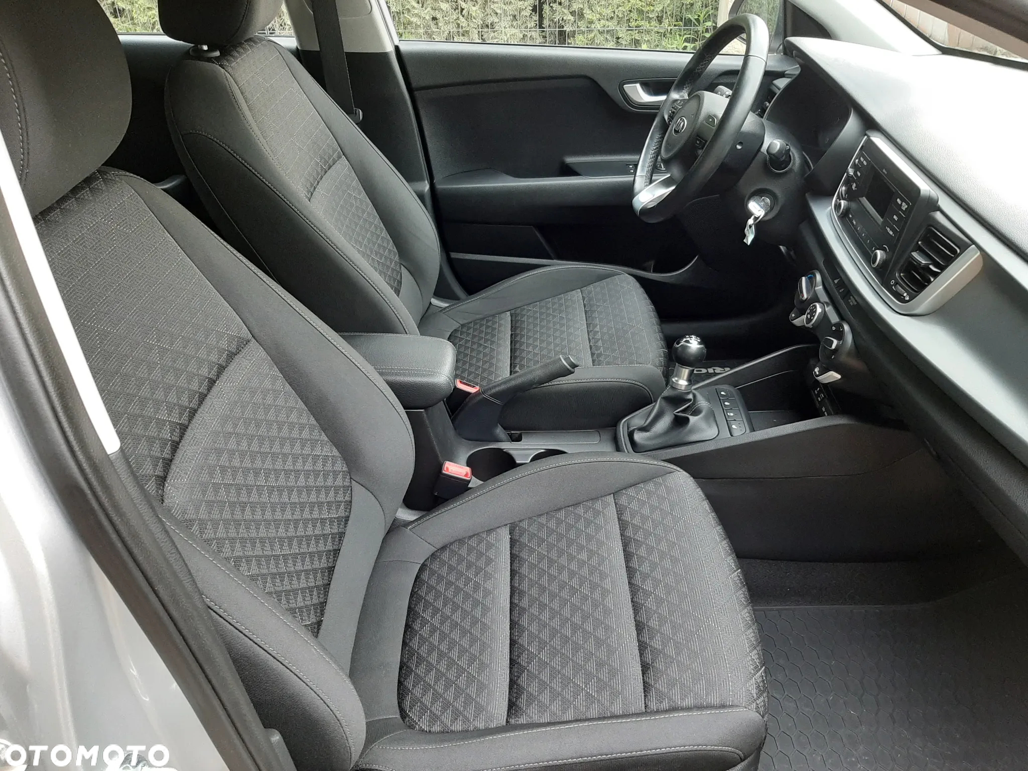 Kia Rio - 15