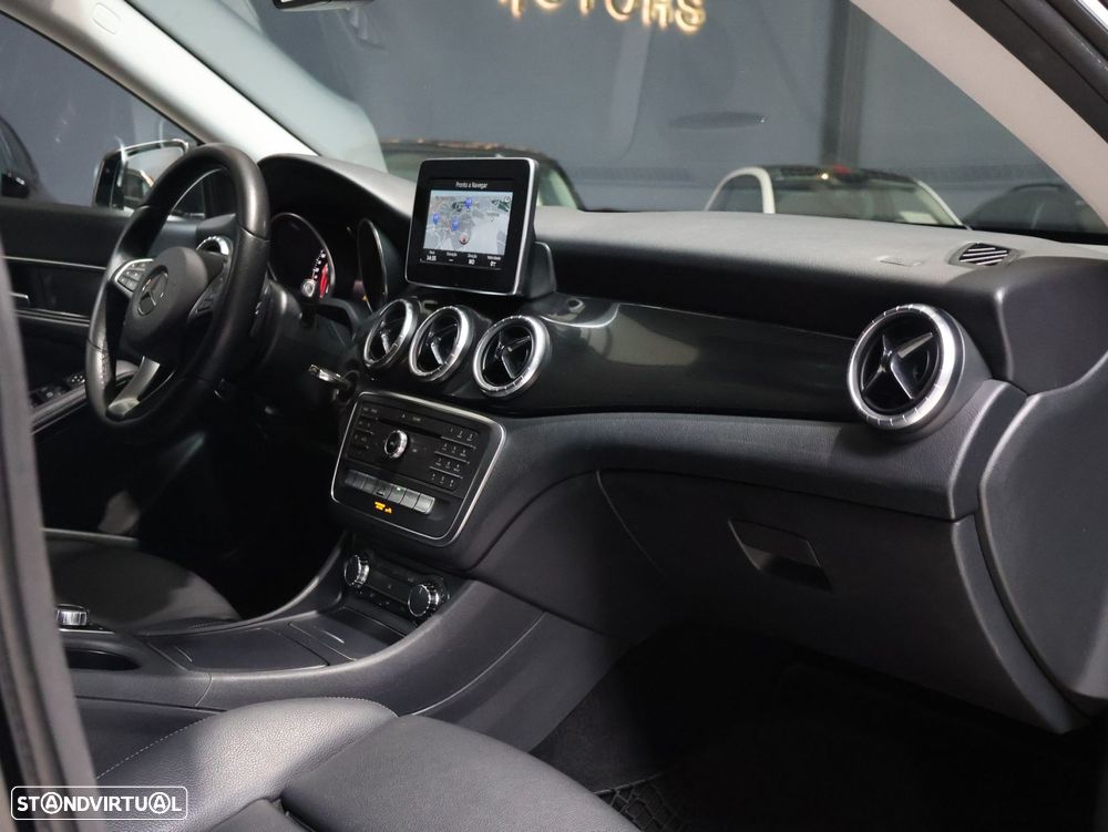 Mercedes-Benz CLA 220 d 4Matic 7G-DCT Urban - 7