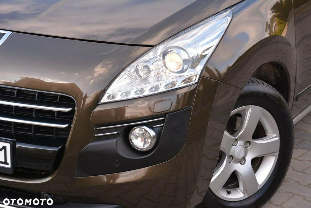 Peugeot 3008 Hybrid4 - 5