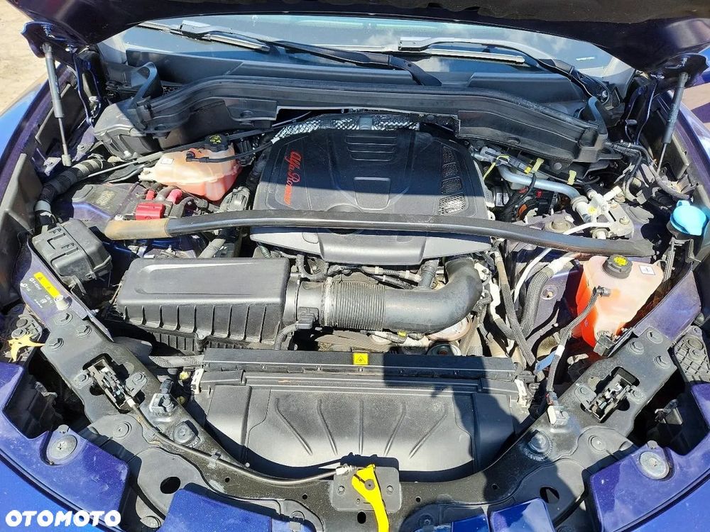 Alfa Romeo Stelvio 2.0 Turbo 16V AT8-Q4 Veloce Ti - 11