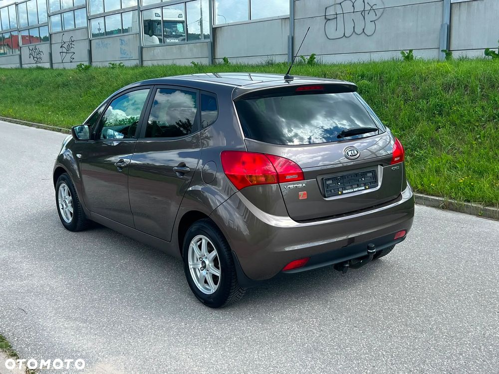 Kia Venga 1.6 CRDi 128 Vision - 11
