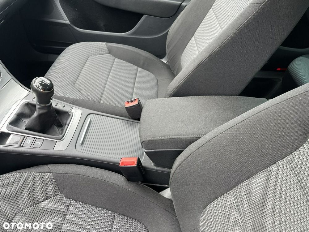Volkswagen Passat - 25