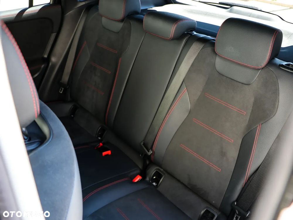 Mercedes-Benz GLA 250e AMG Line - 13