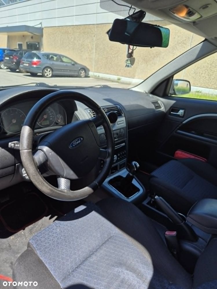 Ford Mondeo 2.0 Ghia - 8