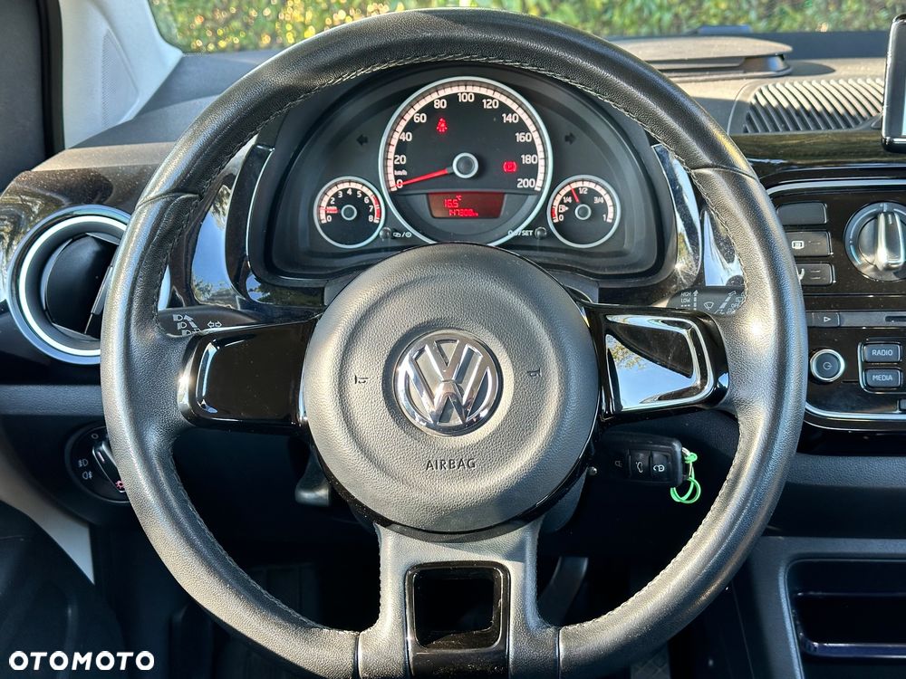 Volkswagen up! 1.0 high - 12