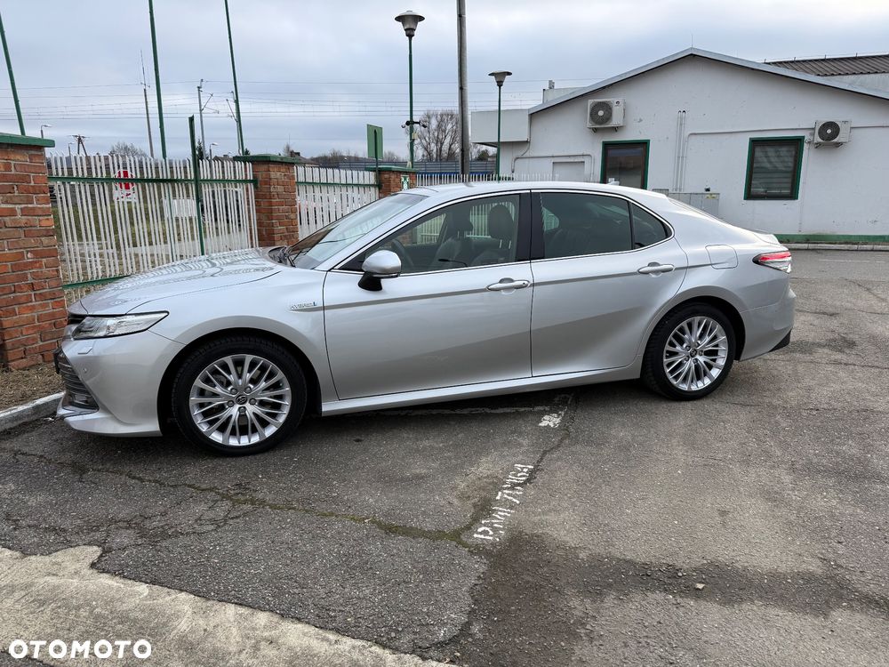 Toyota Camry 2.5 Hybrid Executive CVT - 2
