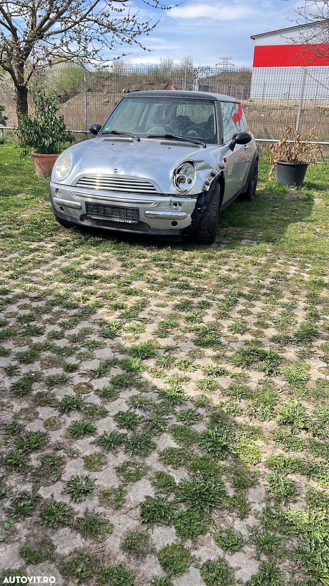 Dezmembram Mini one 2004 1.6 i automatata 166.000 km - 2