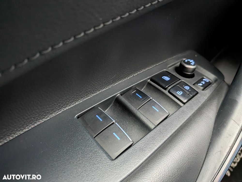 Toyota Corolla Sedan 1.8 HSD Exclusive - 15