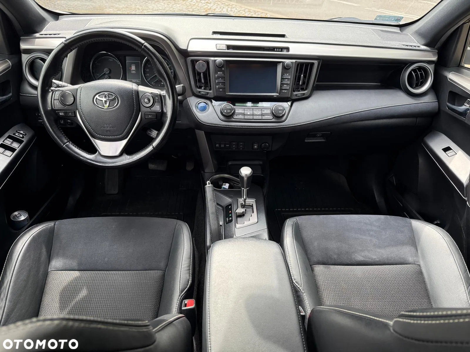 Toyota RAV4 2.5 XLE - 10