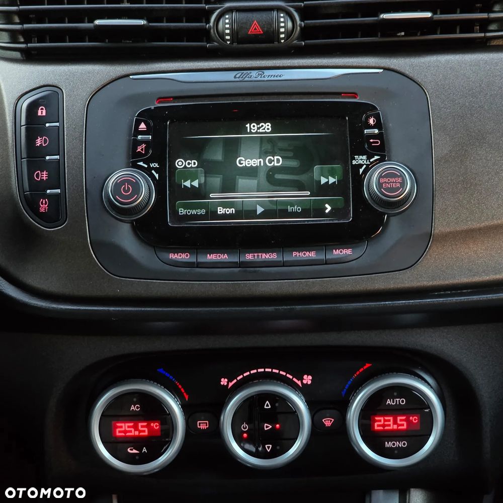 Alfa Romeo Giulietta 1.6 JTDM 16V Sport - 30