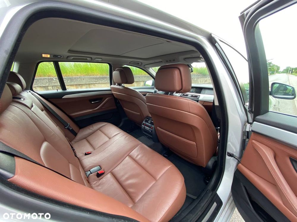 BMW Seria 5 528i xDrive Luxury Line - 12