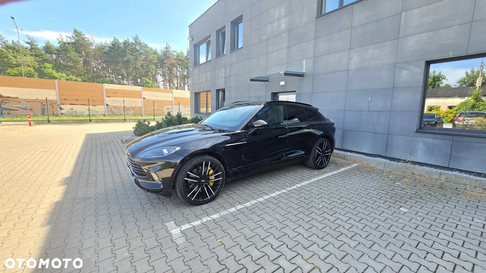 Aston Martin DBX - 21