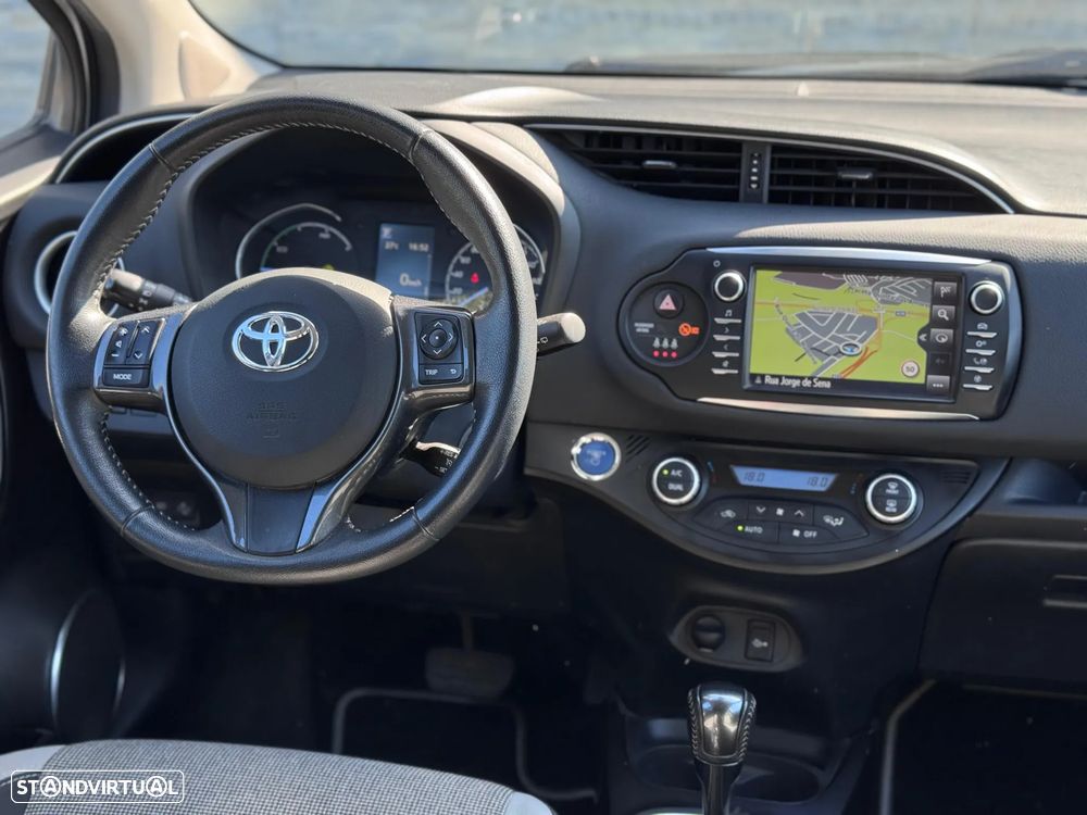 Toyota Yaris 1.5 HSD 20 Anos - 7