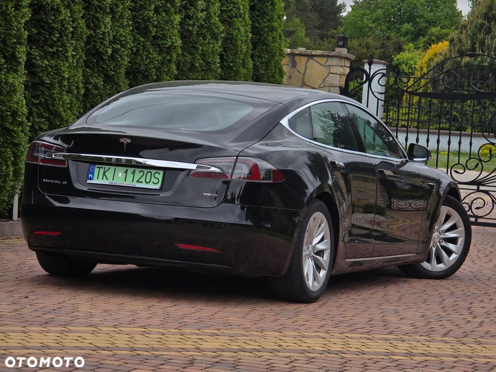 Tesla Model S - 4