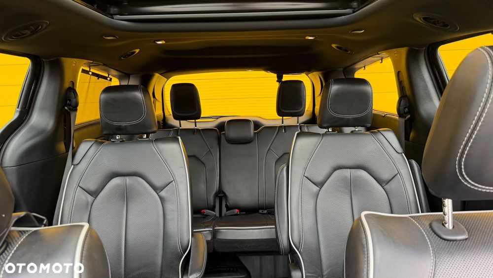 Chrysler Pacifica - 16