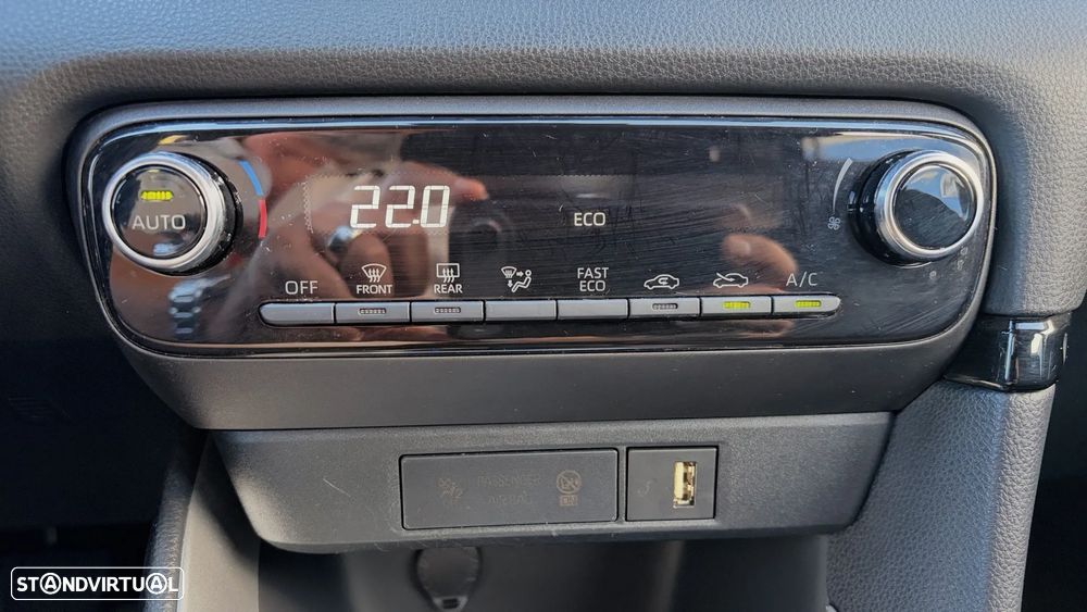 Toyota Yaris 1.5 HDF Comfort Plus - 30