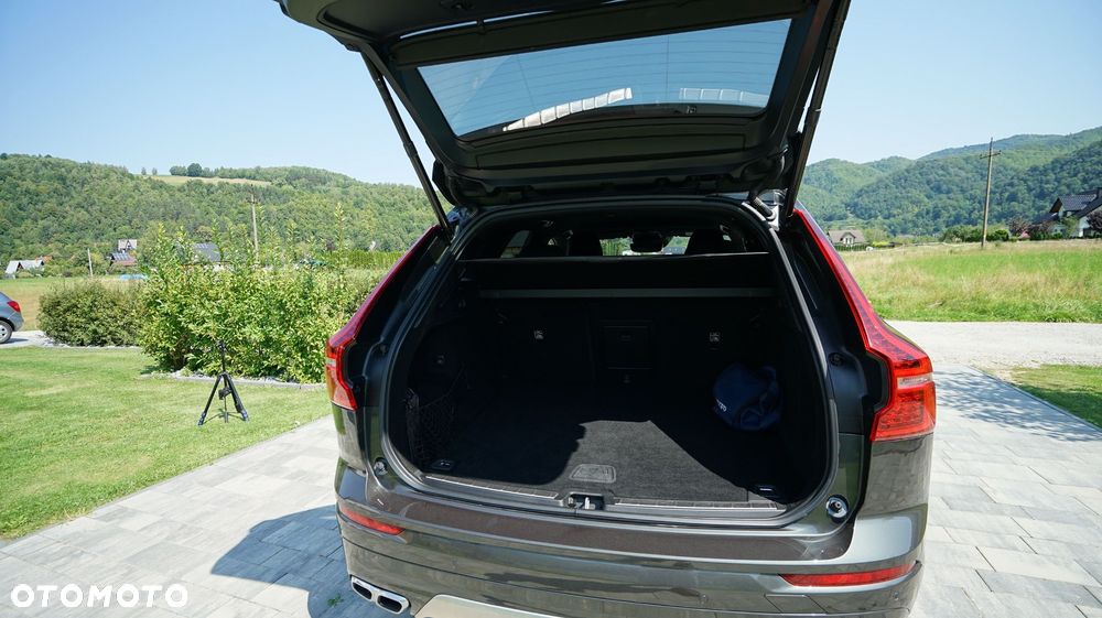 Volvo XC 60 B4 D AWD R-Design - 16