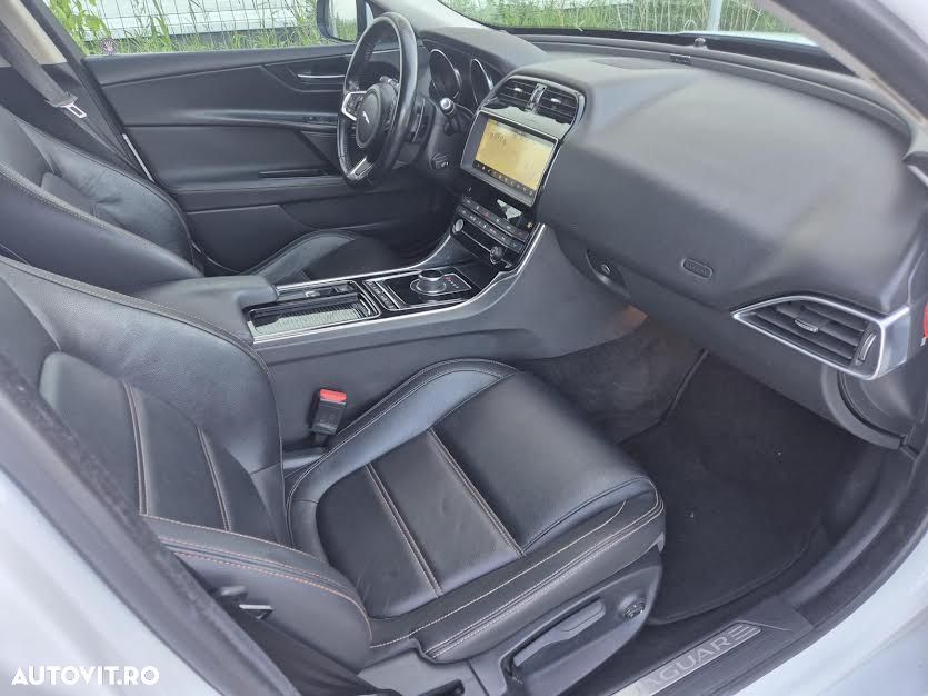 Jaguar XE 2.0 AWD Prestige - 6