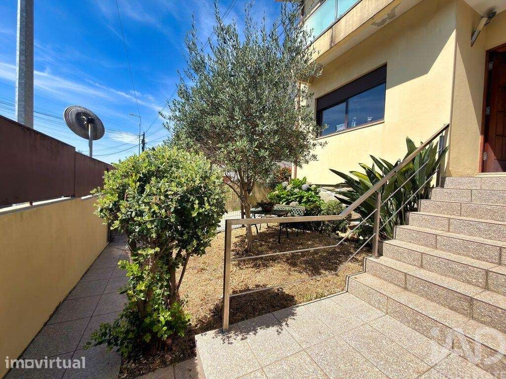 Casa / Villa T3 em Cidade da Maia de 148,00 m2 - Grande imagem: 2/27