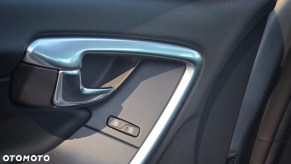 Volvo S60 T5 Drive-E Dynamic Edition (Momentum) - 31